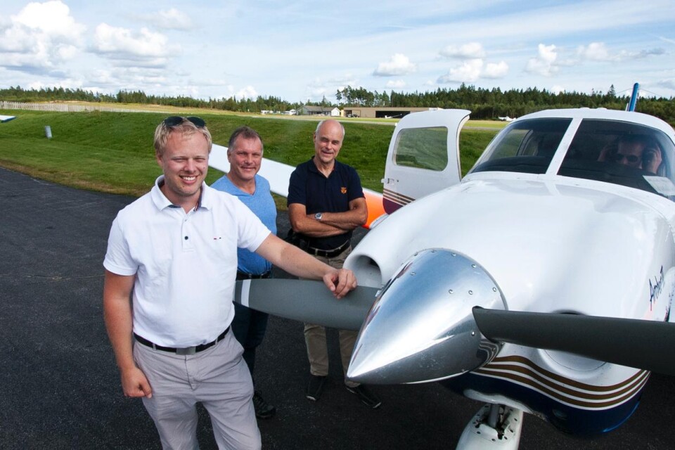 Linus Pellby, Manuel Martins och Jan-Olof Arvidsson från Borås flygklubb var under söndagen med och flög nyfikna Boråsare. Foto: Joel Engblom