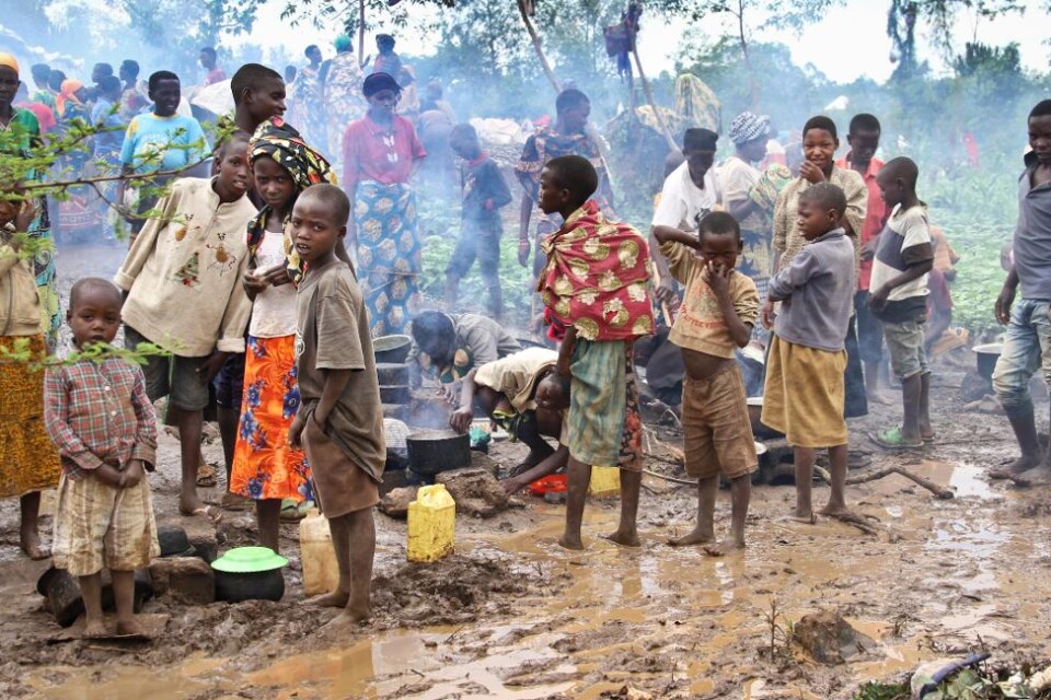 Utbrottet av kolera sprider sig bland burundiska flyktingar i gränsstaden Kaguna, Tanzania. Enligt FN rör det sig om så många som 300-400 nya fall per dag. Hittills har 31 personer dött av den vattenburna sjukdomen i Kaguna, som har tagit emot mängder a