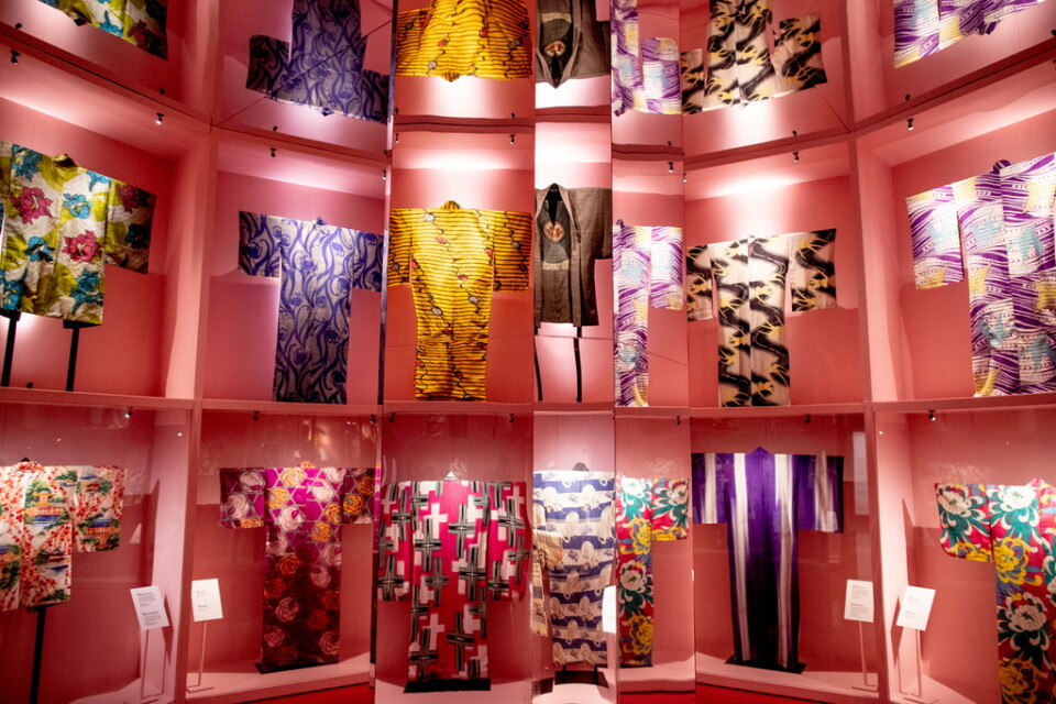 I början av 1900-talet börjades kimono producera i bomull, vilket var billigare och mindre tidskrävande än de traditionella sidentyget. Det blev också vanligt med abstrakta mönster.