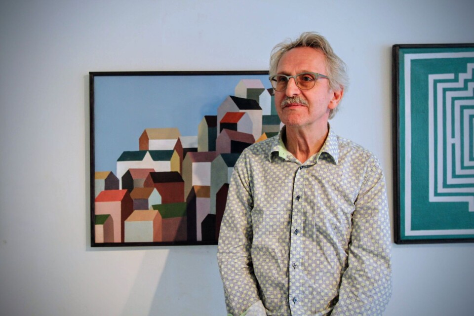 Sven Pagler ställer ut akrylmålningar och collage på Galleri Färglådan i Karlskrona.