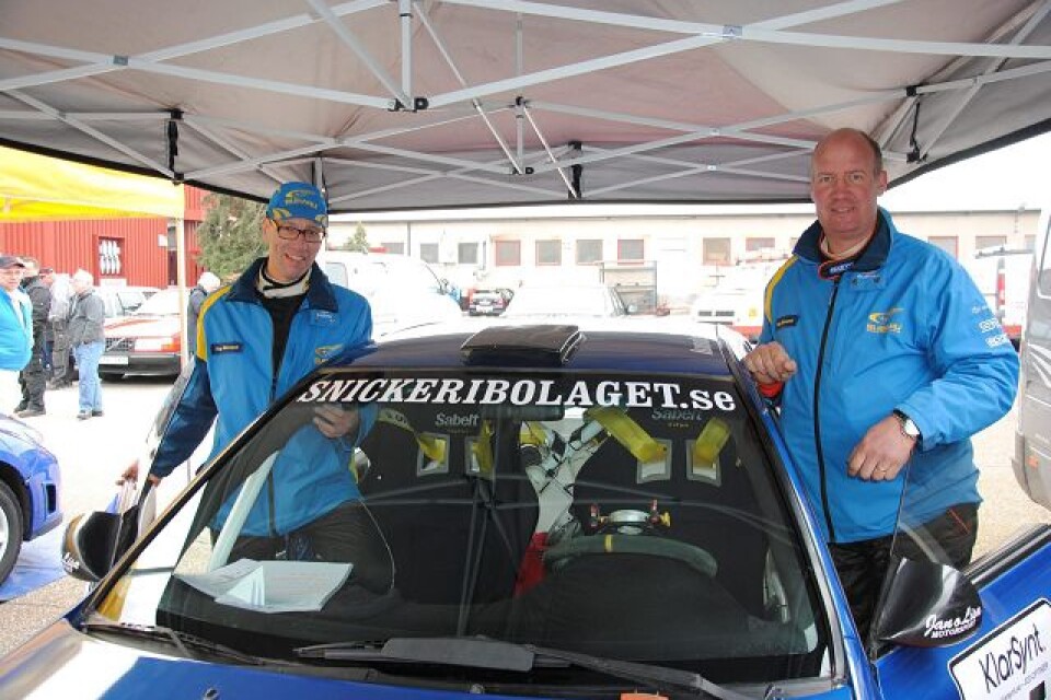 Magnus Hägg från Trelleborgs Motorklubb med kartläsare Kristian Lindberg laddade inför lördagens Rally Anderslöv där ekipaget knep en hedrande femteplats.