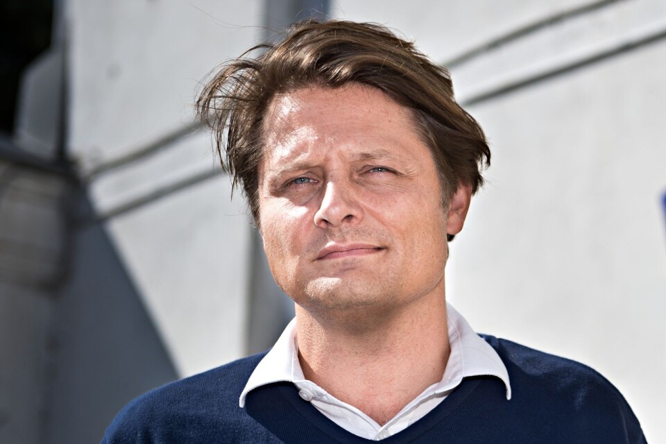 Skolledaren Mattias Liedholm har varit rektor vid flera gymnasier i Karlskrona och är aktiv kommunpolitiker för Moderaterna.