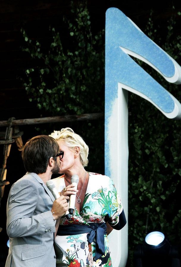 Peter Jöback och Eva Dahlgren kysstes.
