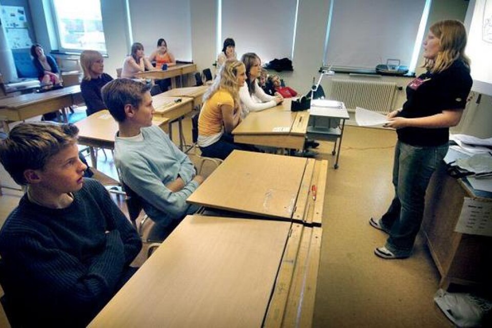 Degebergaskolans elever i klass 7-9 fick information Elin Pålsson om nazismens utbredning och hur man nu kan stoppa dem vid ett möte under torsdagen. Bild: LARS OTTOSSON
