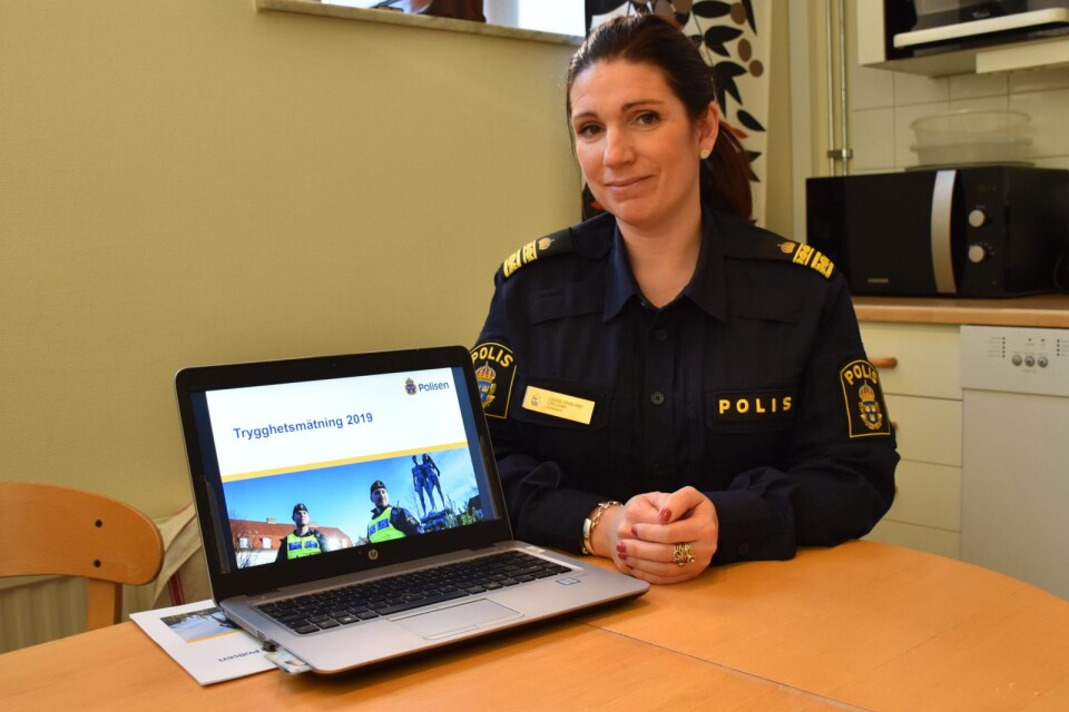 Lokalpolisområdeschef Louise Englund har undertecknat förlängningen av medborgarlöftet i Sölvesborg tillsammans med kommunalrådet Louise Erixon (SD).
