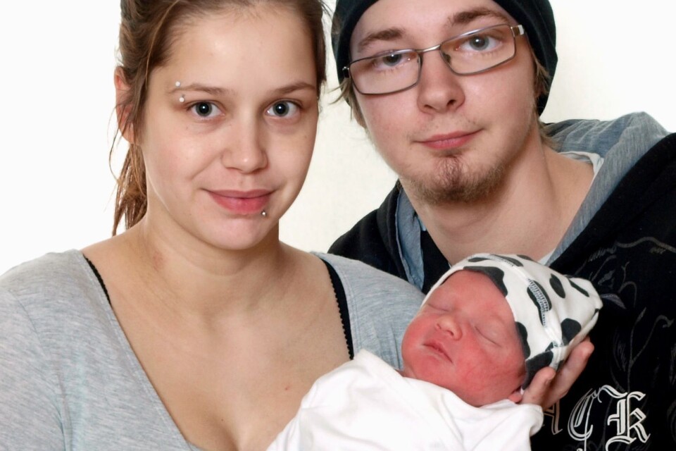 Evelin Karlsson och Fredrik Andersson, Trollbackevägen 28, Kalmar, fick den 5 februari en son. Vikt 3 314 g, längd 51 cm.