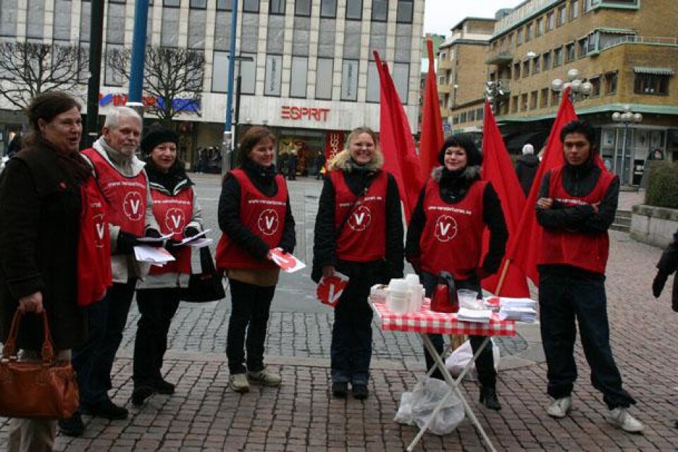 Vänsterpartiet uppmärksammade kvinnodagen på Stora torget i Borås.