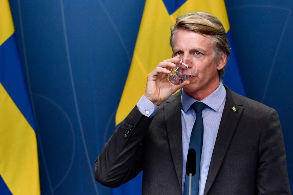 Mellanlagrar. Klimatminister Per Bolund (MP) har skjutit upp beslutet om slutförvar av kärnbränsle trots varningar från energibransch och näringsliv.