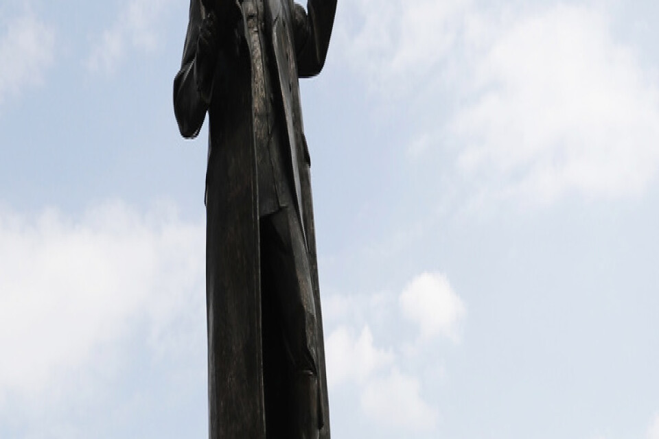 Den omstridda statyn i Tjeckiens huvudstad Prag.