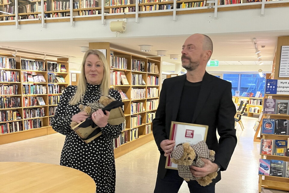 Författaren Sara Strömbergs bok "Skred" har utsetts till årets bästa svenska kriminalroman av Svenska Deckarakademin. Årets debutpris gick till Ulf Kvensler för boken "Sarek".