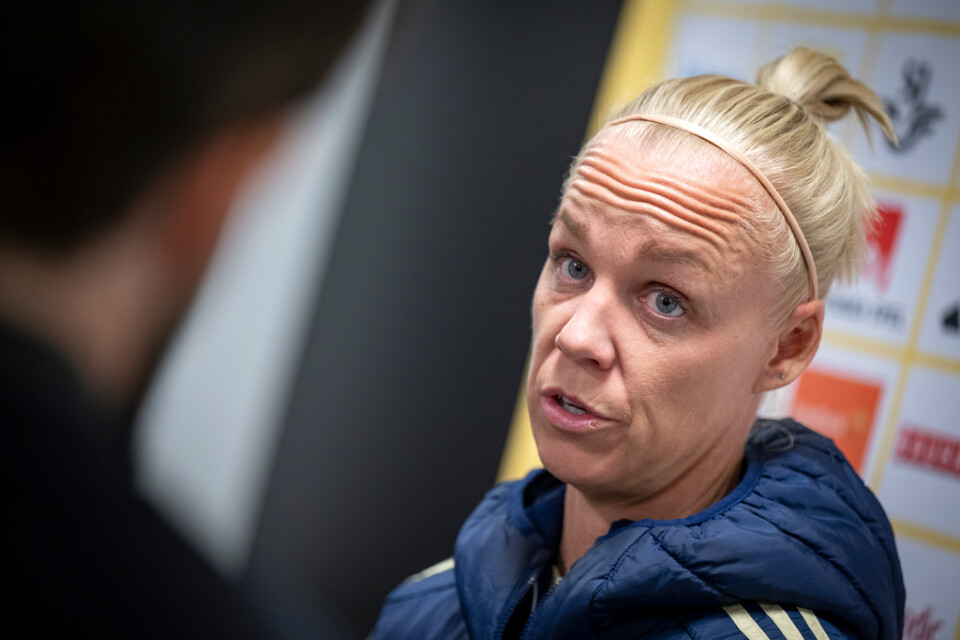 Caroline Seger på torsdagens pressträff på Eleda stadion i Malmö, efter fotbollsdamernas träning inför fredagens landskamp mot Danmark.