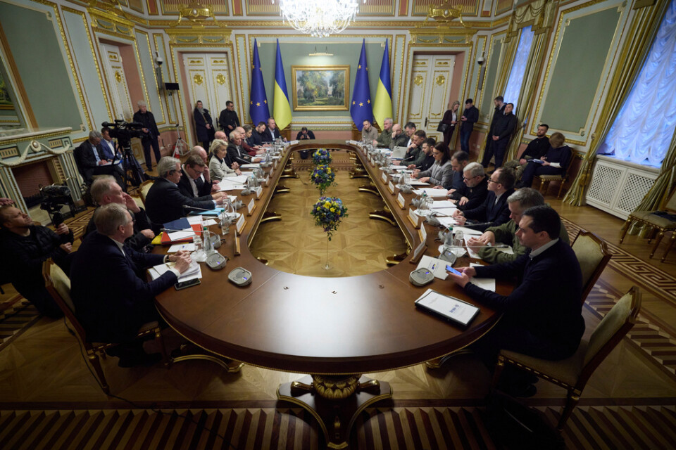 Mötesrummet under toppmötet mellan EU och Ukraina i Kiev på fredagen.