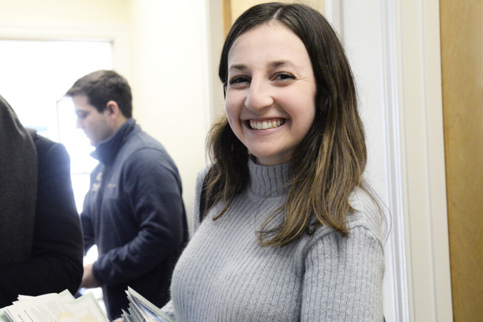 Hannah Kahn, 21-årig student på Tufts University i Boston, ska ut och knacka dörr för att öka stödet för senator Elizabeth Warren i Demokratiska partiets primärvalsprocess.