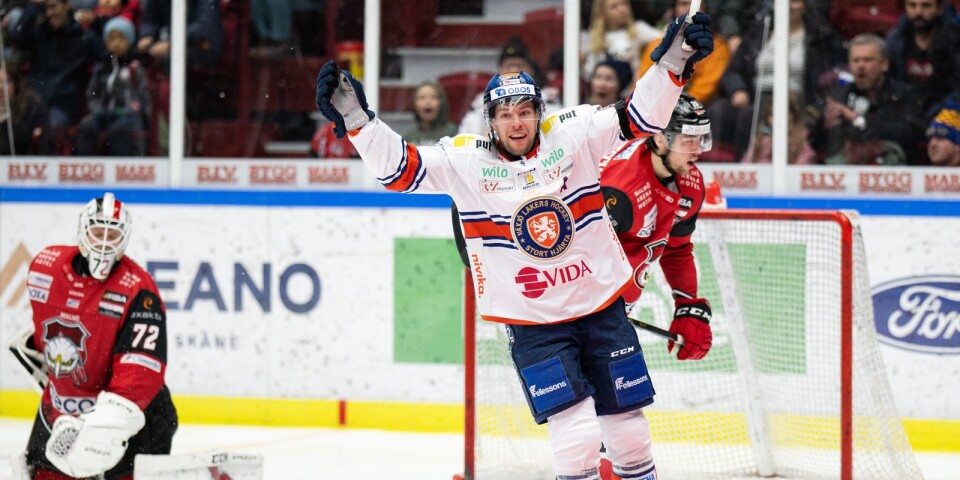 Växjös Robert Rosén jublar under ishockeymatchen i SHL mellan Malmö Redhawks och Växjö Lakers.