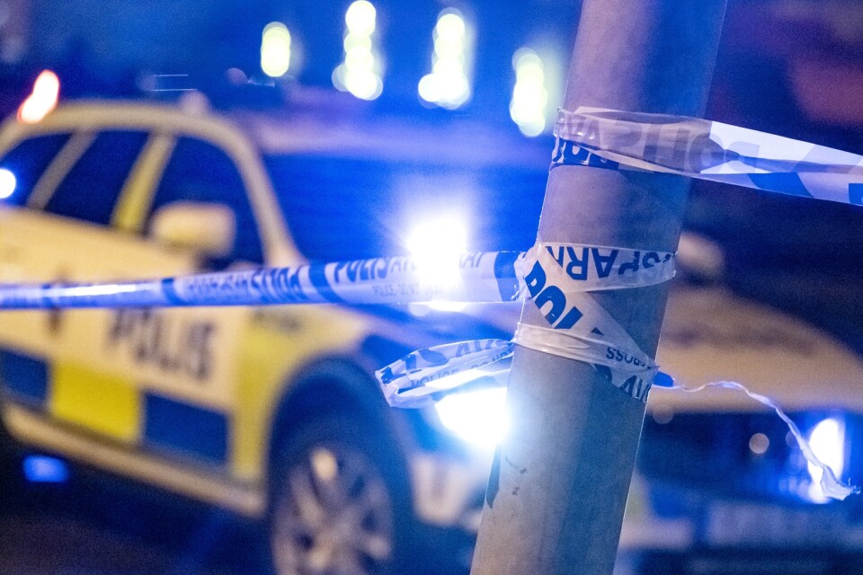 Polisen hittade natten till fredagen en man i 25-årsåldern svårt knivskadad i Landskrona. Arkivbild.