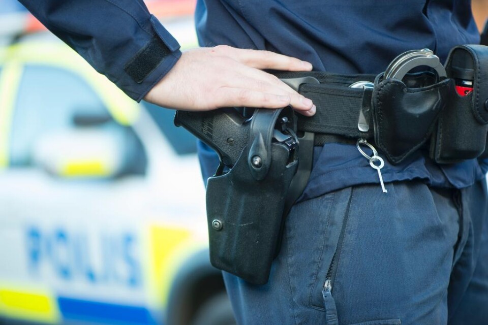 Polisens pistoler av typ P 229 kan haka upp sig. Nu har Uppsalapolisen tvingats byta ut ett hundratal vapen som ibland inte går att skjuta med. När pistolerna testades visade det sig att vart femte vapen var bristfälligt, rapporterar P4 Uppland. - I Upp