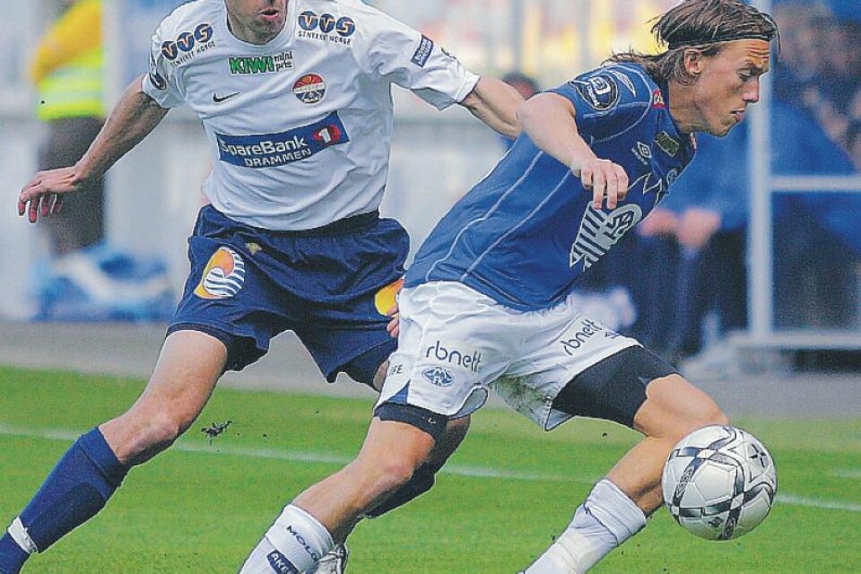 Mattias Moström (till höger) skrev på ett treårskontrakt med Kalmar FF men den 28-årige mittfältaren fick kalla fötter och
stannar nu i Molde och norska tippeligan.