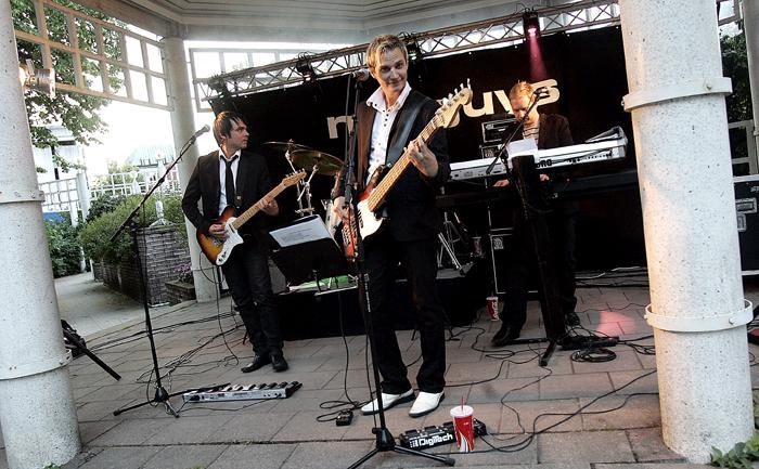 Bandet Nizeguys underhöll i Stadsparken.