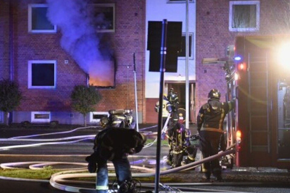 The fire brigade reports that there was a fully-developed fire in one of the flats.
