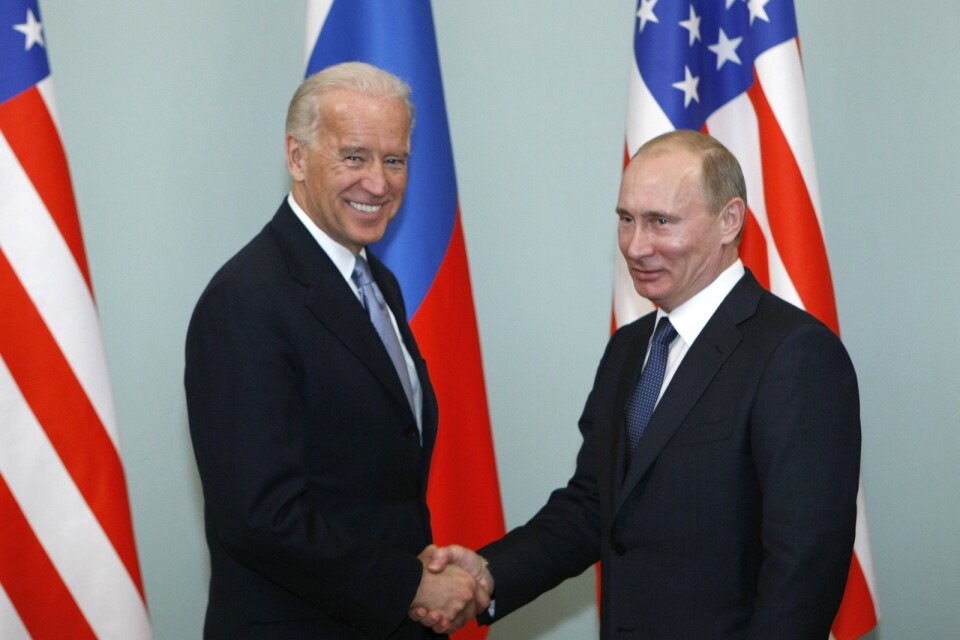 USA:s president Joe Biden och Rysslands president Vladimir Putin har talats vid i telefon. Bilden är från 2011 då de båda möttes i Moskva. Arkivbild.
