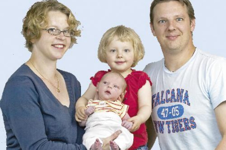 Emma Andersson och Linus Carlsson, Torsås by, fick den 26/5 sonen Ebbe. Vikt: 3 200 g. Längd: 50 cm. Syskon är Hilda 2 år.
