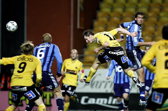 Mobaeck fick ett ypperligt läge att nicka in ett ledningsmål för Elfsborg. Men bollen gick rakt på målvakten.