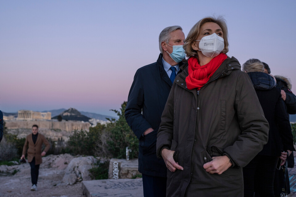Franska presidentkandidaten Valérie Pécresse på kampanjresa till Grekland i januari tillsammans med bland andra förre EU-kommissionären Michel Barnier, som tippas bli hennes utrikesminister om hon vinner valet i april. Arkivfoto.