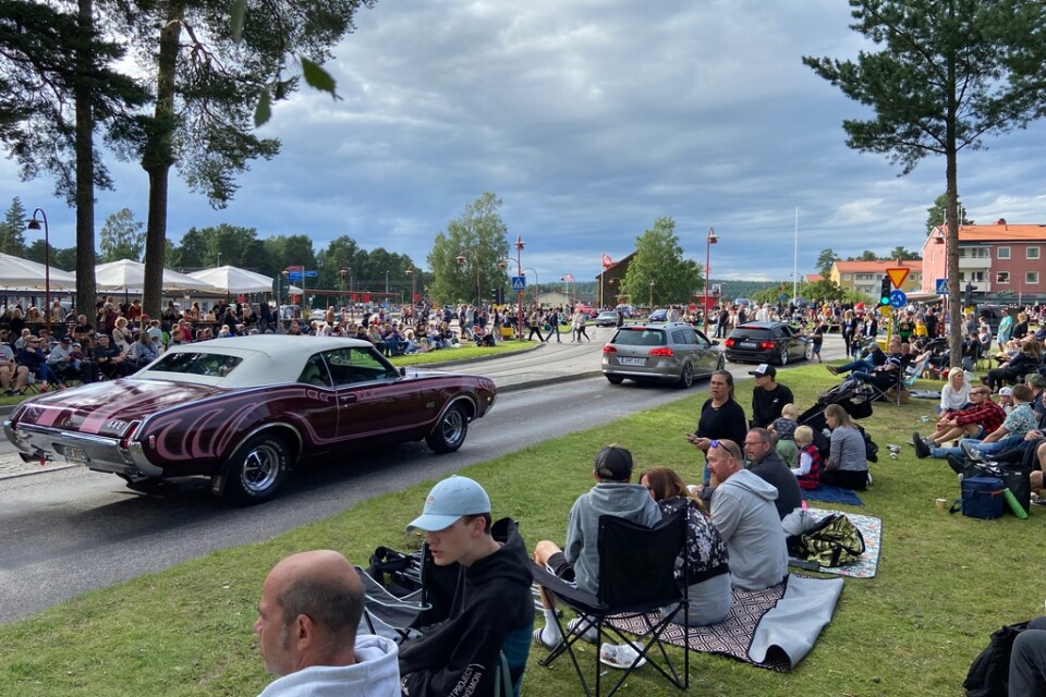 Under bilträffen Classic car week i Rättvik samlas mängder av både åskådare och fordon.
