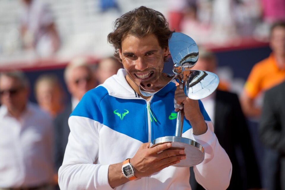 Rafael Nadal tog på söndagen sin 67:e ATP-titel på 96 finaler. Den tidigare världsettan, nu rankad tia, vann finalen i Hamburg med 7-5, 7-5 mot Fabio Fognini. Nadal hade tidigare i år förlorat två gånger mot sin italienske motståndare, men den här gång