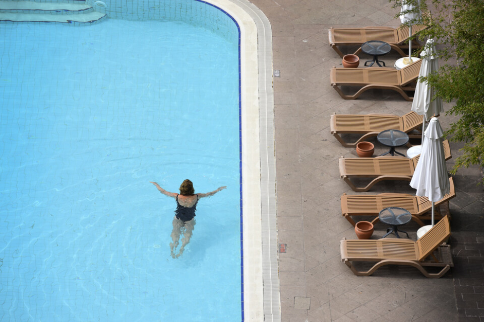 En hotellpool i den turkiska turistorten Antalya. Arkivbild.