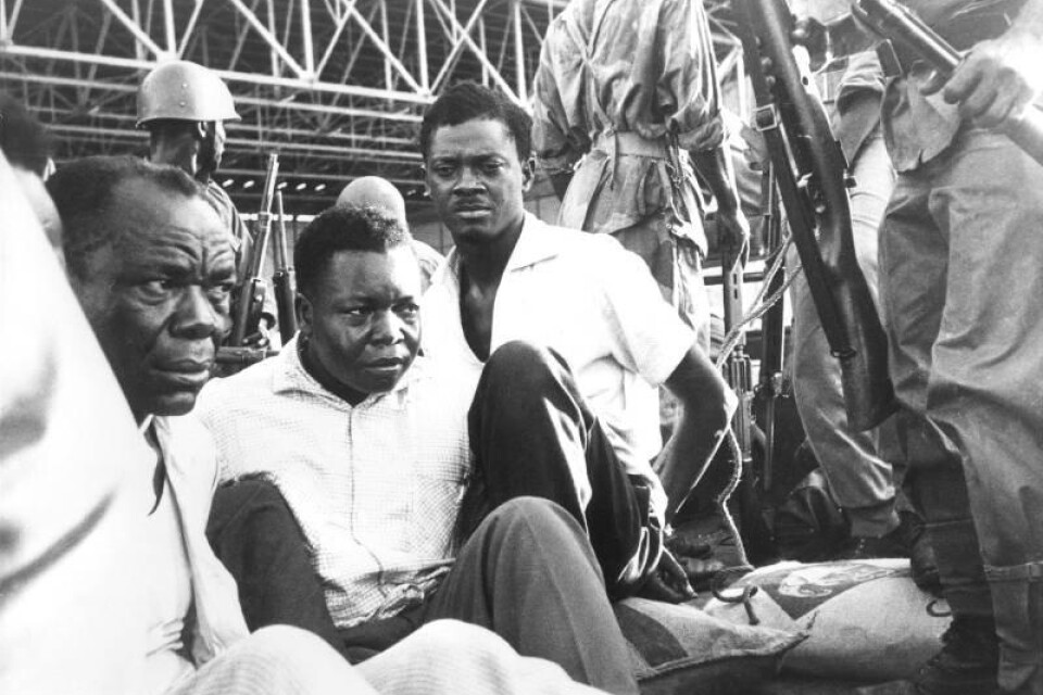 Tillfångatagen. 1960 och Kongos expresident Patrice Lumumba kommer bakbunden med bil till Leopoldville airport. David van Reybroucks bok ”Kongo, en historia” sammanfattar det mesta av Kongos moderna historia.Foto: Ap