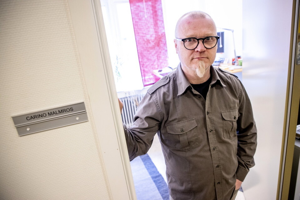 Carino Malmros arbetar som kurator på Kriscentrum för män i Göteborg.