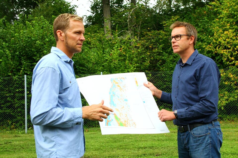 Peter Dahlqvist och Mattias Gustafsson från SGU kommer att analysera data från 100 000 mätpunkter på Öland när man söker efter nytt vatten i berggrunden via georadar. Foto: Sofia Hedman