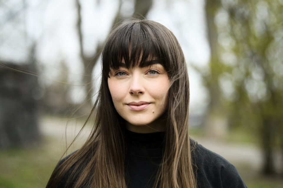 Nadja Evelina släpper sitt andra album "Aska, glitter och annat som försvinner med vinden".