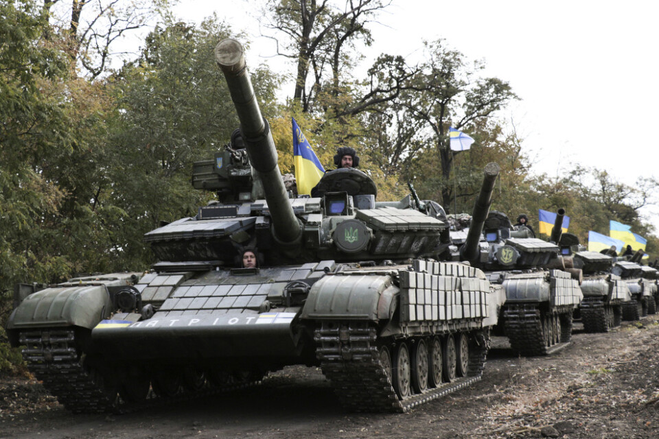 Ukrainska stridsvagnar i Donetskregionen. Arkivbild