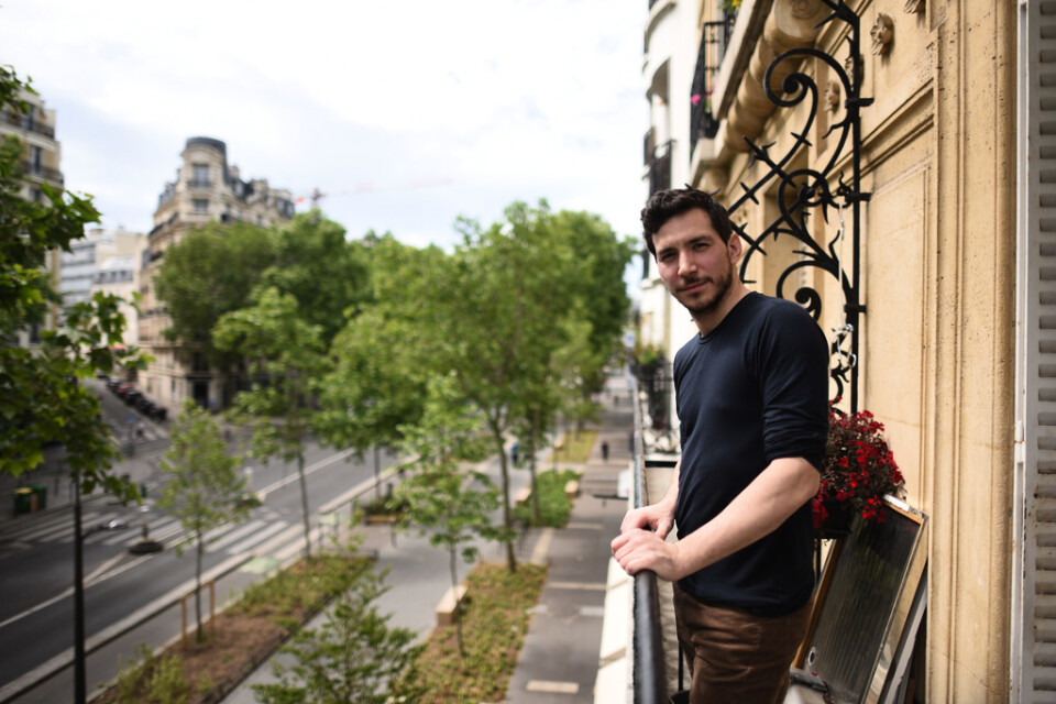 Jean-Christophe Nabères gick på fest dagarna innan Frankrike stängdes ned och blev sjuk i covid-19. Han är tacksam för att ha en balkong att kunna vara på under den långa karantänen.