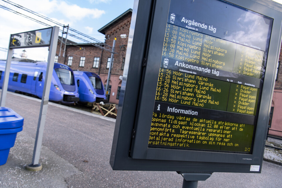 Parkerade pågatåg på stationen i Ystad. SMHI har utfärdat en klass 2 varning får stormbyar i södra delen av landet samt västkusten. Arkivbild.