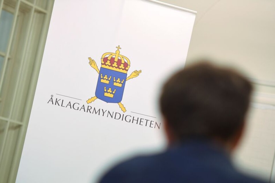 En företagsledare i Växjö misstänks ha mutat en chef på ett av Växjös kommunala bolag. Utredningen, som leds av åklagare vid Riksenheten mot korruption, handlar om gåvor för omkring 85 000 kronor.