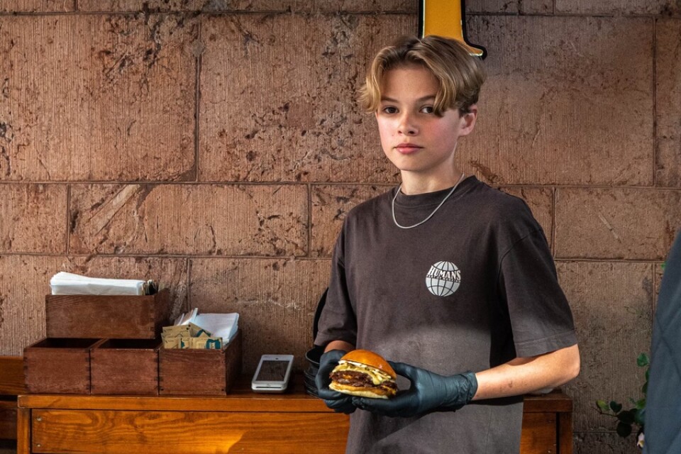 Arvid Israelsson, blott 13 år gammal, fick äran att ta fram en signaturburgare för oktober månad på det högt rankade hamburgerhaket BAP i Stockholm.