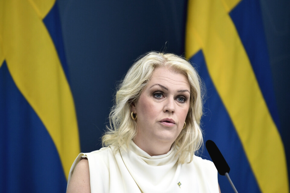 Socialminister Lena Hallengren (S) har hamnat mitt i pandemins medieflöde.