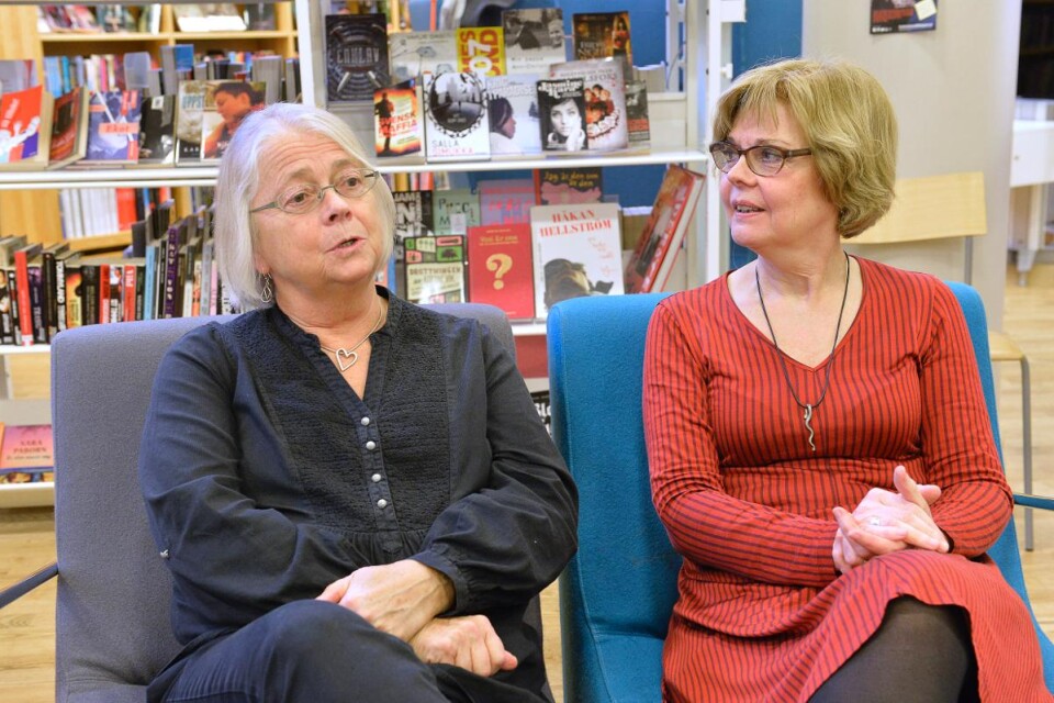 Det är bibliotekarierna på Växjö stadsbibliotek, Karin Tunerstedt och Maja Nordblom, som står för planeringen av Kronobergs bokmässa. Det är åttonde gången som den arrangeras. Foto: Per-Erik Sandeback
