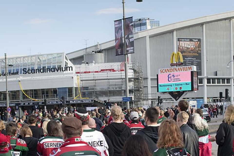Vid Scandinavium och Ullevi finns storbildsskärmar som på måndagen visade reklam för högerextrema Nya Tider. Bilden togs vid Frölundas hockeypremiär nyligen.