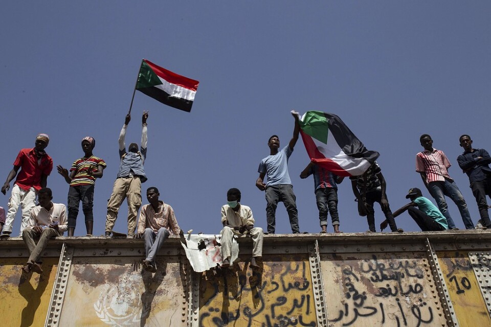 Demonstranter i Khartum som kräver en återgång till civilt styre efter det att Sudans långvarige ledare Omar al-Bashir tvingats avgå i april. Bilden är från förra veckan.