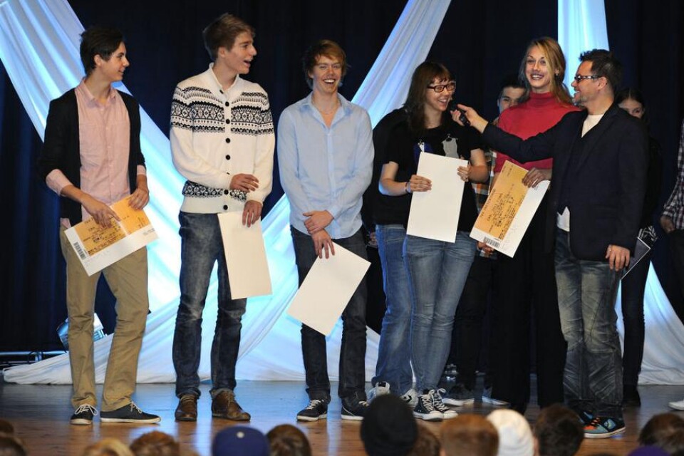 Erik Bobeck, Martin Westling, Anton Johansson, Lisa Wallman och Zinajda Horozovic i Murphys lag, från Oscarsgymnasiets teknik- och naturvetenskapliga program, vann en resa till Stockholm och Idolfinalen.