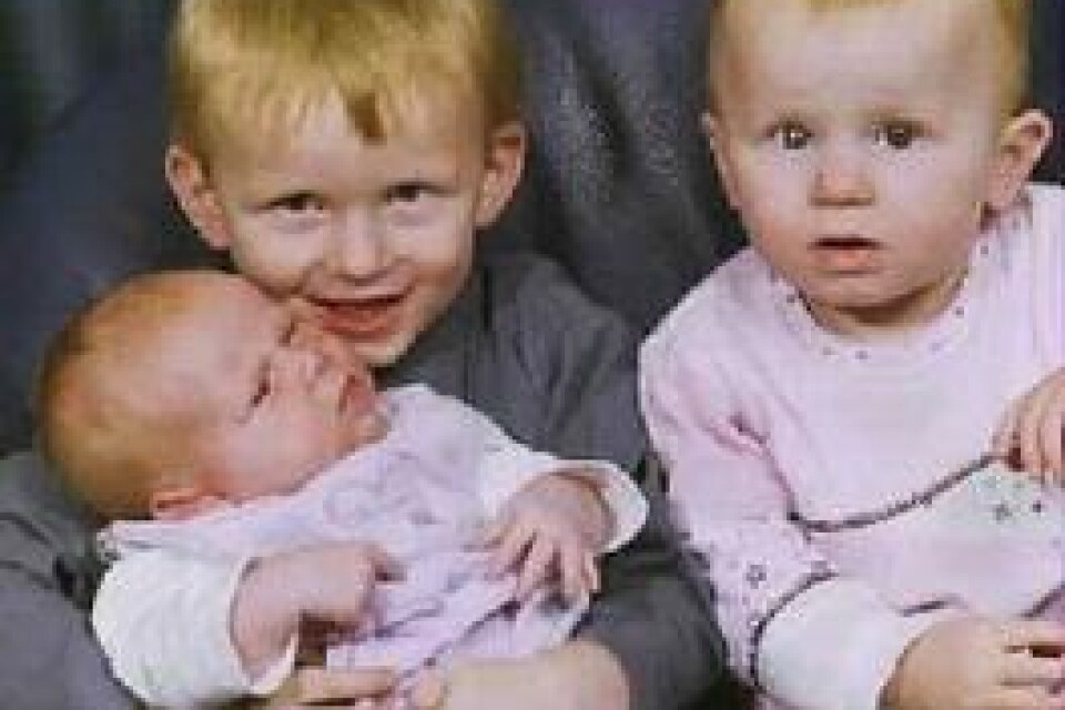 Lotta Karlsson och Anders Erlandsson, Kristianstad, fick dottern Emma den 24 december. Simon och Sara visar upp sin lillasyster som vägde 3390 g och var 49 cm lång.