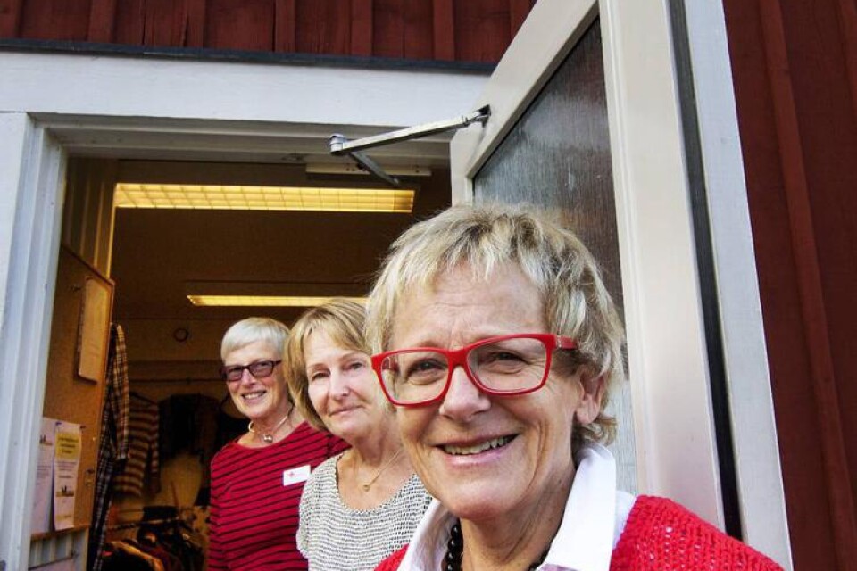 Else-Marie Bengtsson, ordförande med Agneta Ohmes och Inger Andersson är några av de aktiva i Röda korset i Älmhult som ska hjälpa till med läxhjälpen på Fenix.