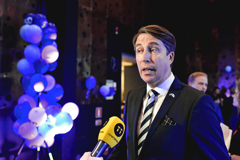 Partisekreterare Richard Jomshof intervjuas under Sverigedemokraternas valvaka i Nacka.