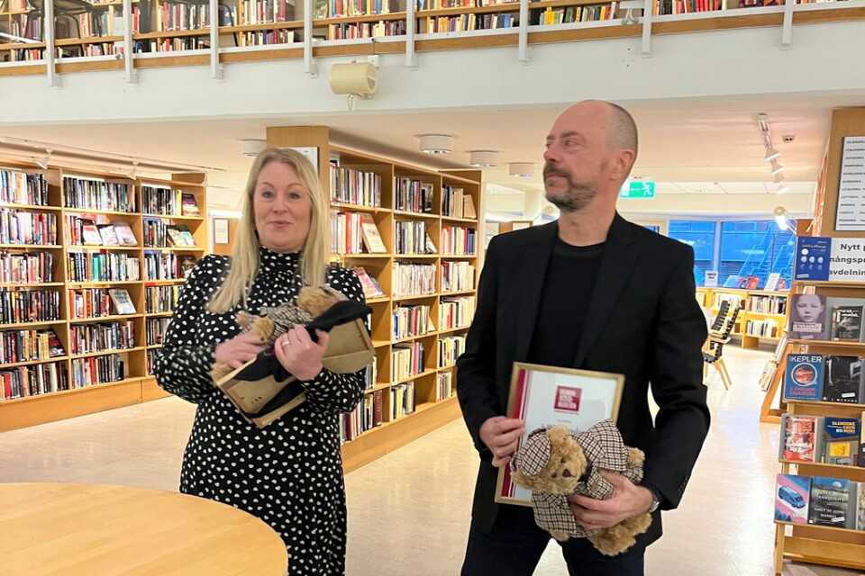 Författaren Sara Strömbergs bok "Skred" har utsetts till årets bästa svenska kriminalroman av Svenska Deckarakademin. Årets debutpris gick till Ulf Kvensler för boken "Sarek".