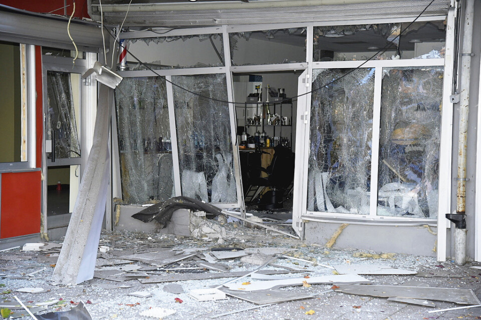 En explosion inträffade i natt vid en frisörsalong i centrala Märsta.