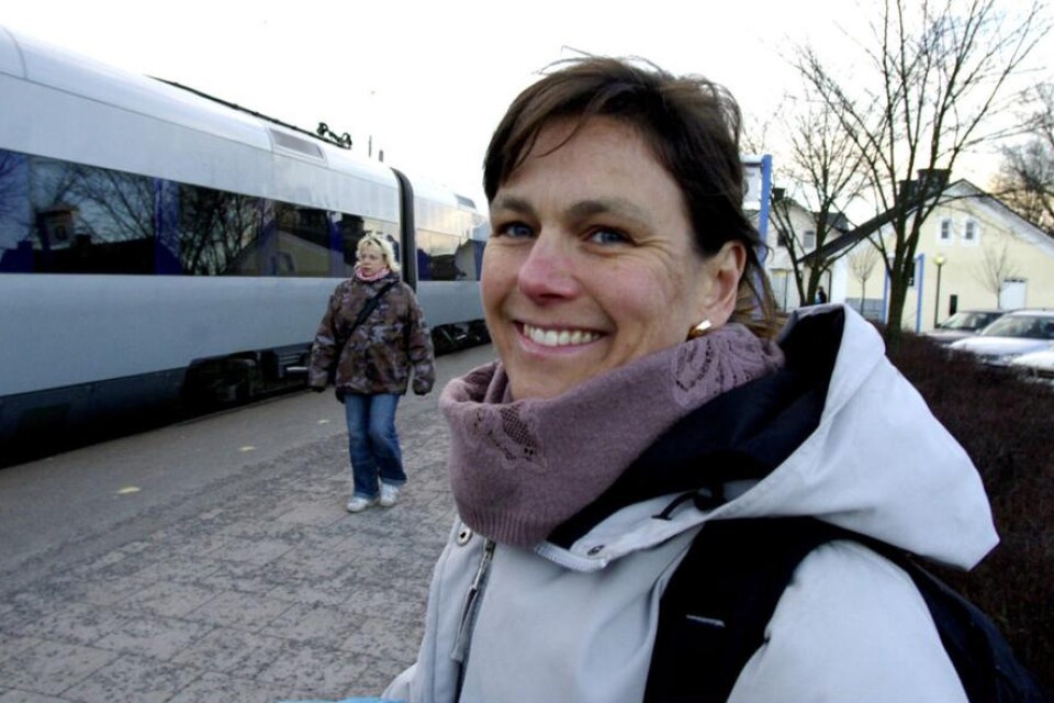 - Jag har pendlat till Lund sedan 1996 och det har bara blivit bättre och bättre, säger Kristina Gustafsson och stiger på tåget söderut.